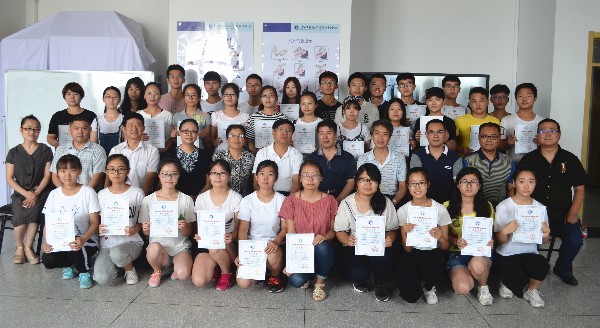 領導和參訓學員合影